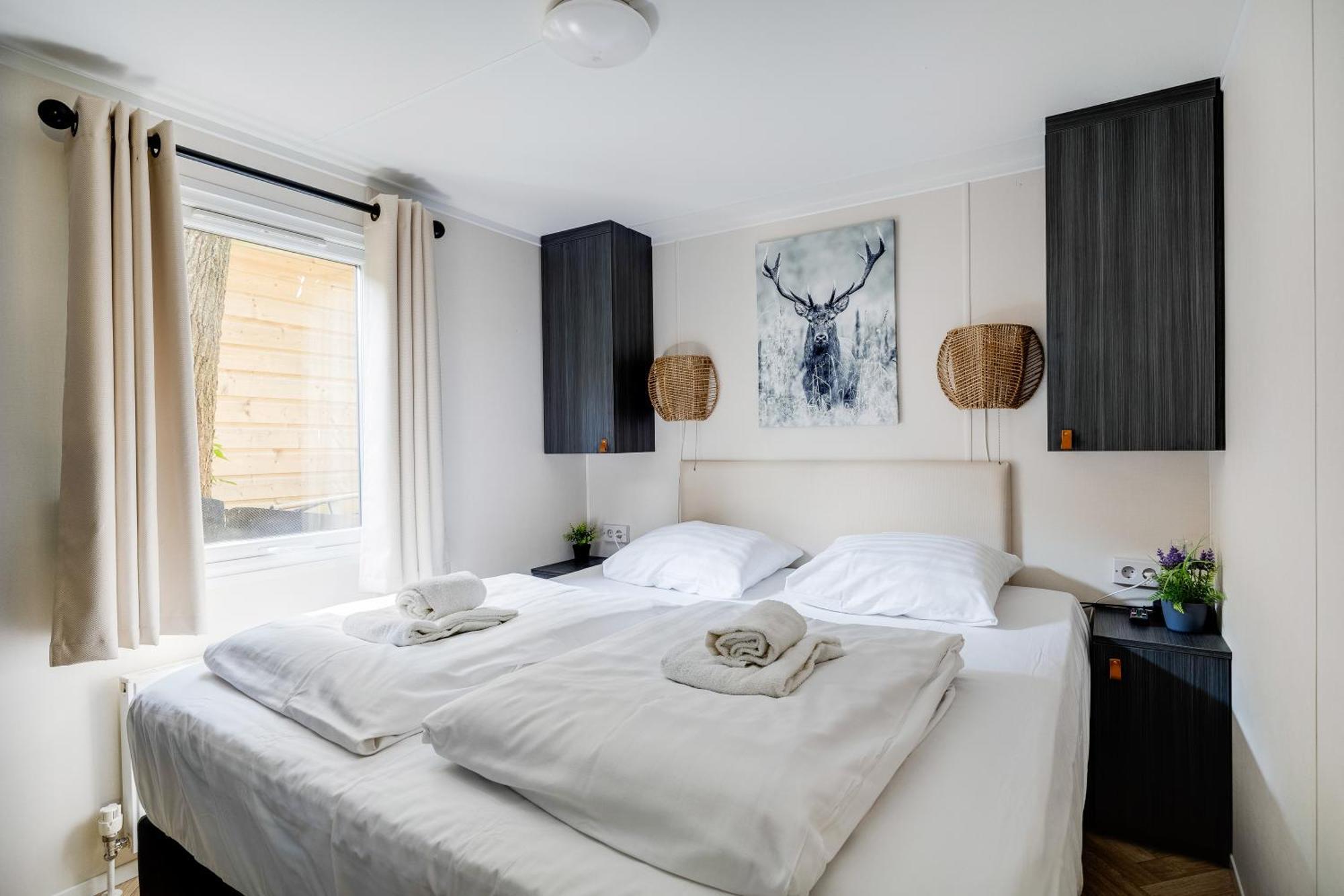 Veluwe Hoenderloo Luxury Chalet With Private Sauna And Hot Tub - Swimming Pool Tennis Court Supermarket Bowling Alley Theatre And Entertainment For Children Exterior photo