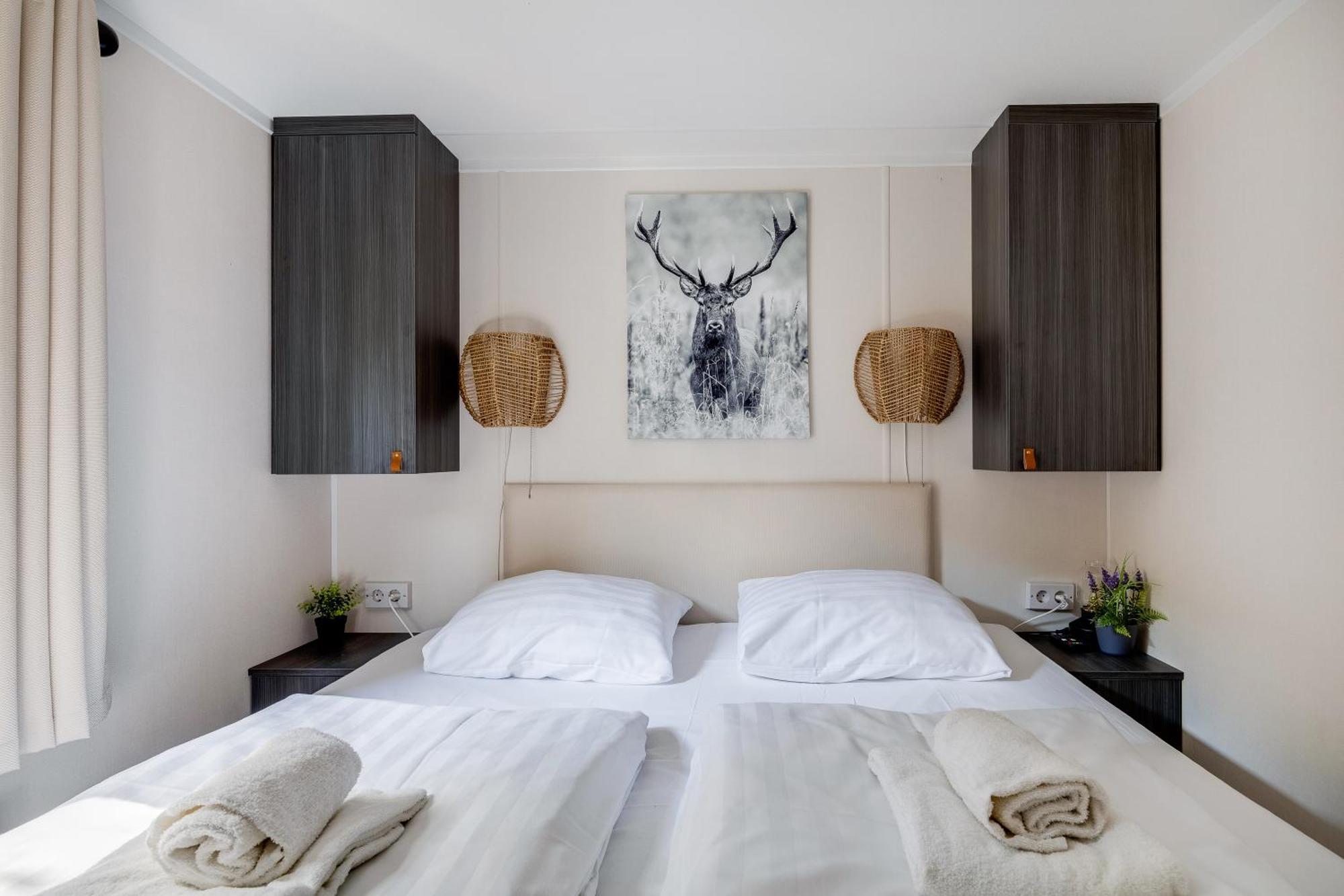 Veluwe Hoenderloo Luxury Chalet With Private Sauna And Hot Tub - Swimming Pool Tennis Court Supermarket Bowling Alley Theatre And Entertainment For Children Exterior photo